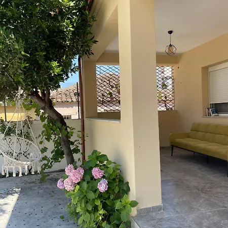 招待所 The Escape